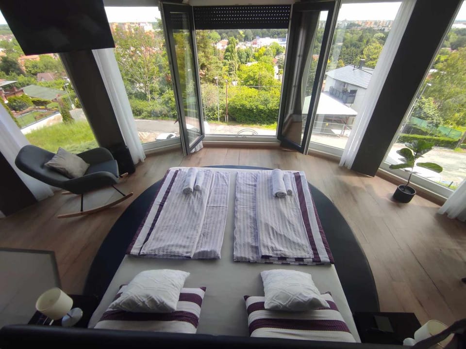 View (from property/room), Photo of the whole room, Bedroom