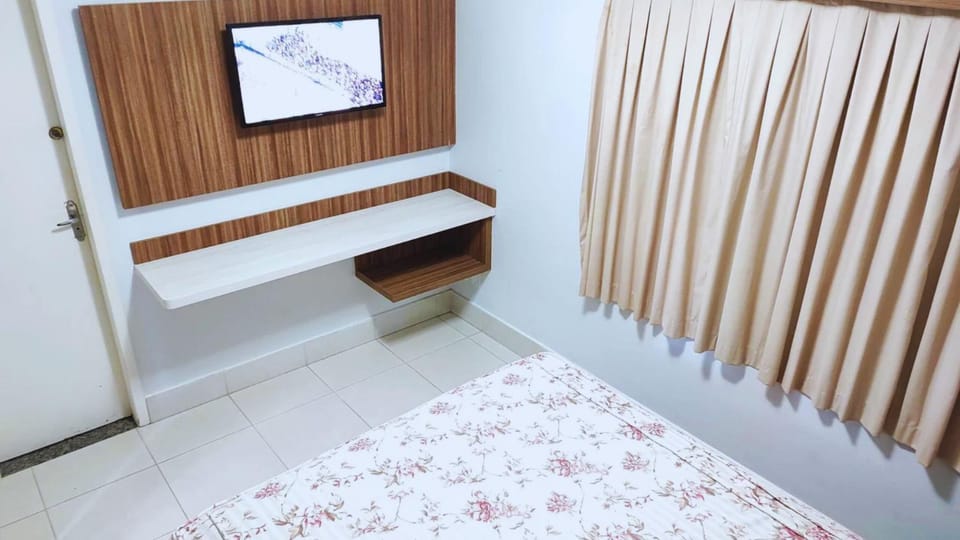 TV and multimedia, View (from property/room), Photo of the whole room, Bedroom