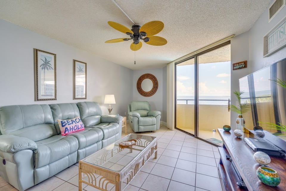 Pool & Beach Access: Waterfront Hudson Condo! House in Hudson