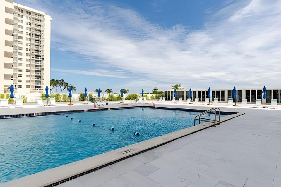 Solarium, Swimming pool