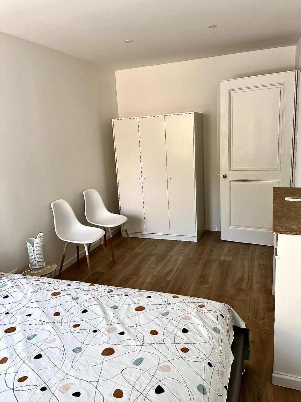 Photo of the whole room, wardrobe