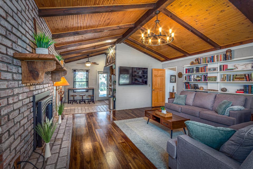 Magical River House ! 10 min to SNP park entrance House in Three Rivers