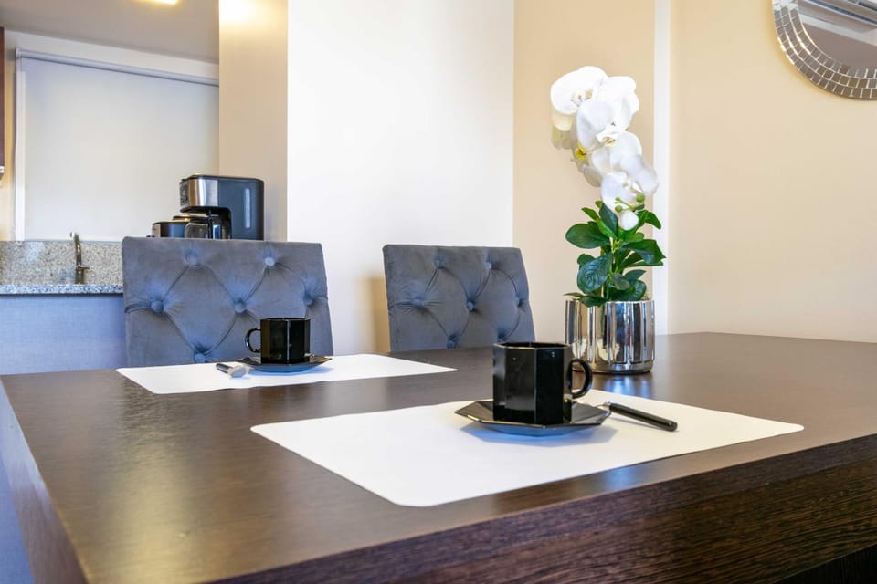 Coffee/tea facilities, Kitchen or kitchenette, Living room