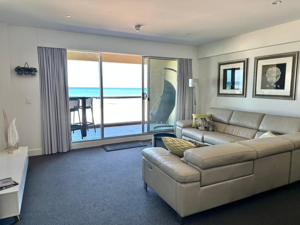 Living room, Sea view