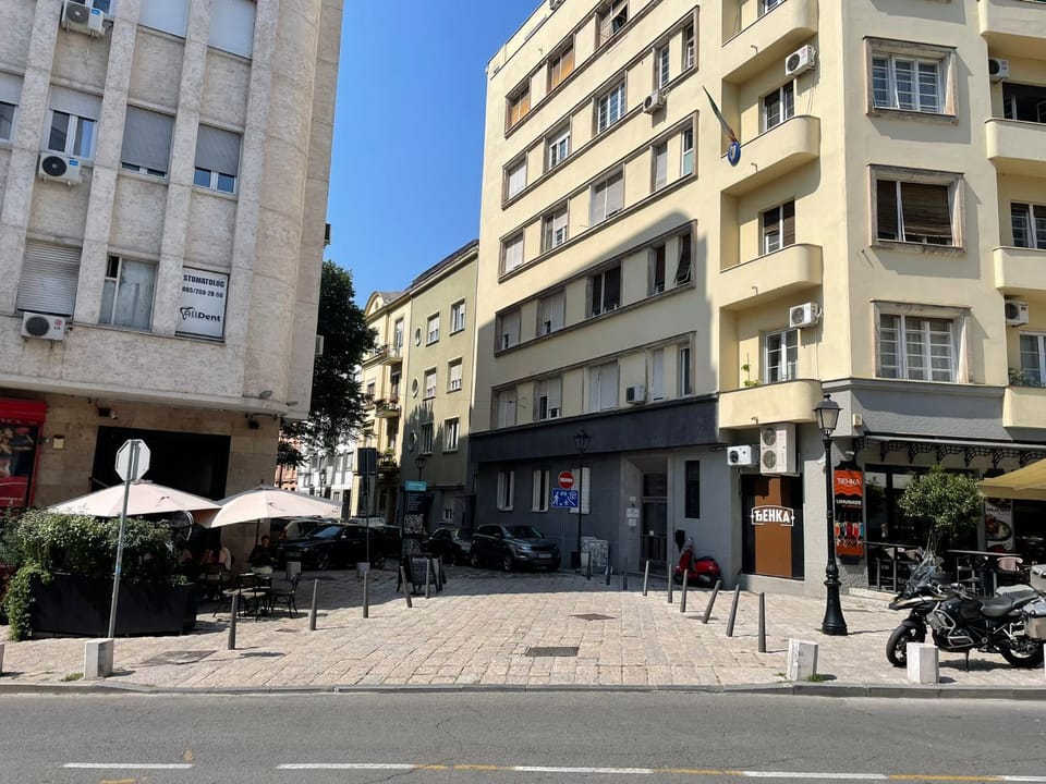 Property building, Neighbourhood