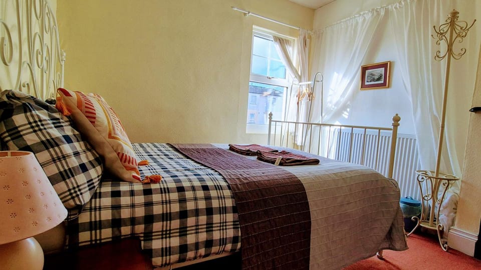 4-bedroom Victorian Home Belfast Bed and Breakfast in Belfast