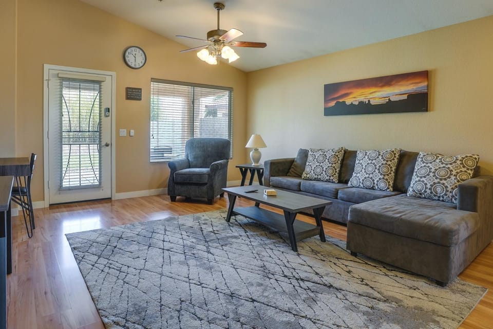Fenced Backyard & Fire Pit: Bright Peoria Home! House in Glendale
