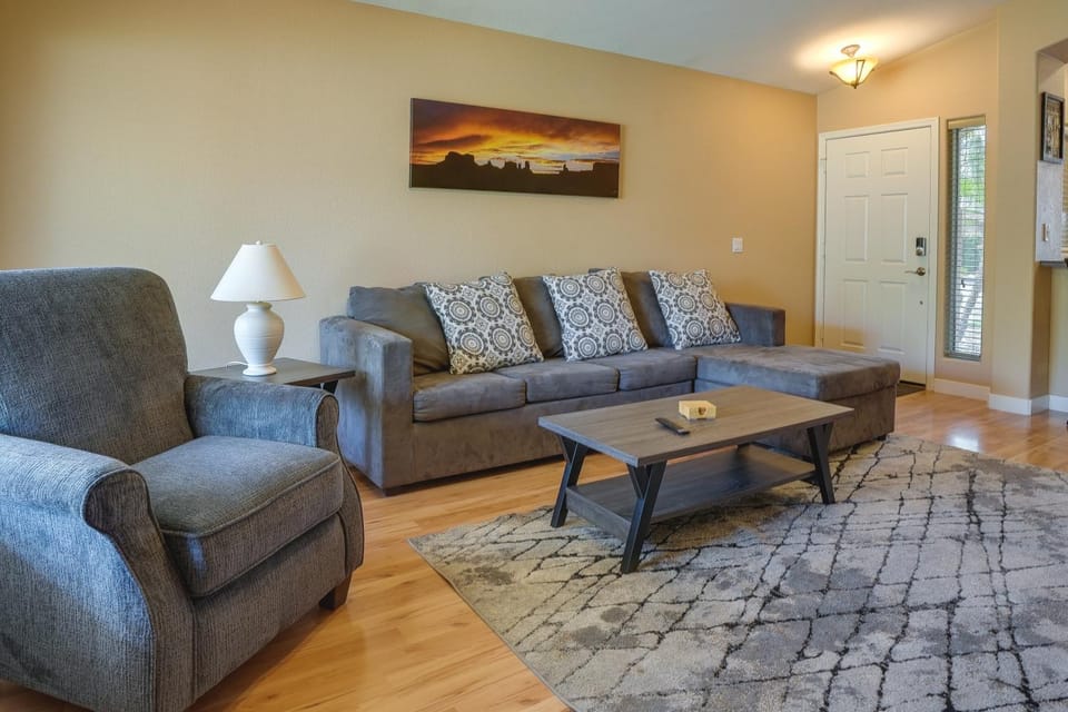 Fenced Backyard & Fire Pit: Bright Peoria Home! House in Glendale