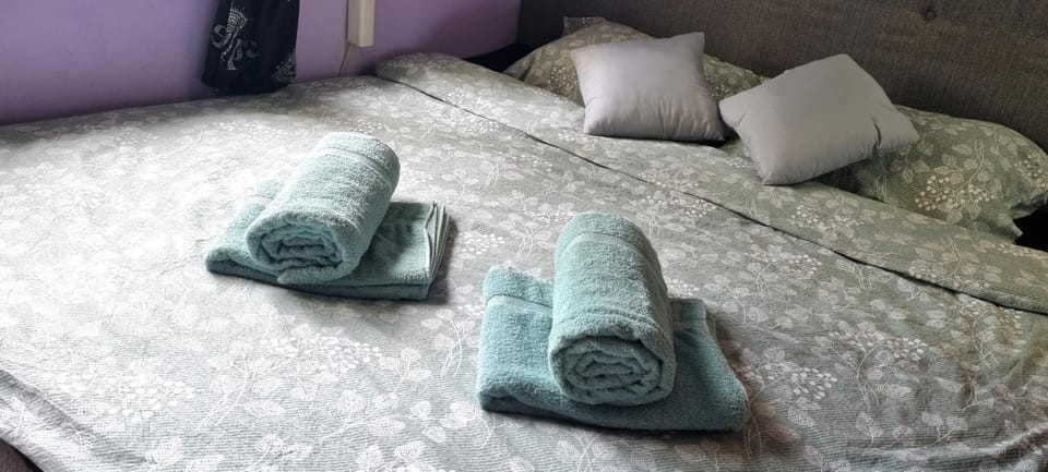 Bed, Photo of the whole room, Bedroom, towels