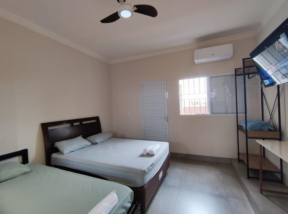 Communal lounge/ TV room, Bed, TV and multimedia, Bedroom