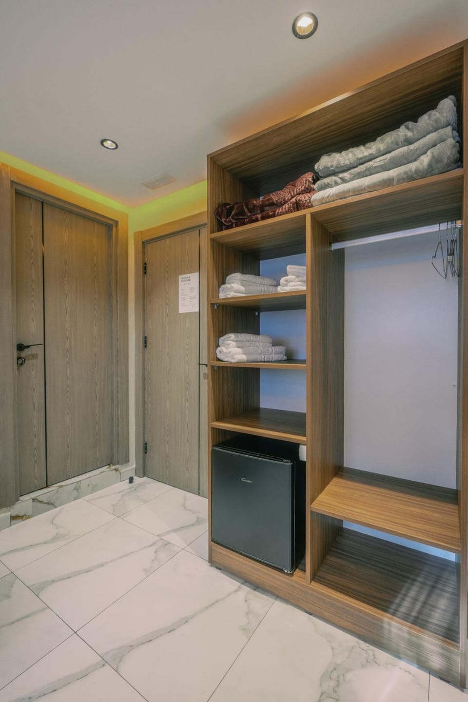 Photo of the whole room, Bedroom, towels, wardrobe