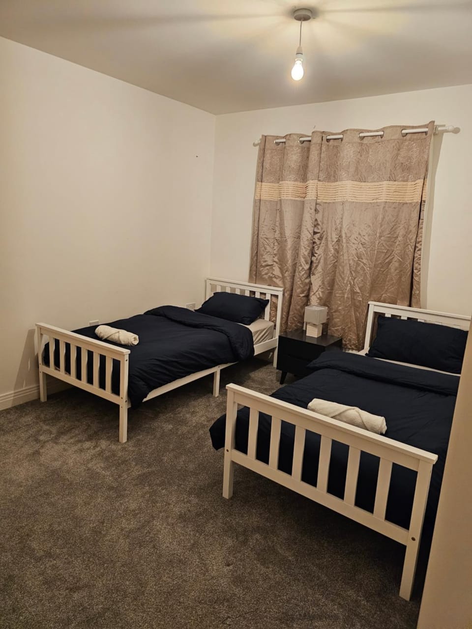 Stansted Airport Serviced Accommodation x DM for Weekly x Monthly Deals by D6ten Homes Ltd Apartment in Uttlesford