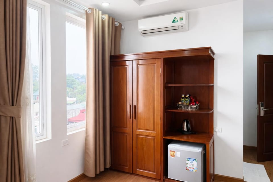 wardrobe, air conditioner