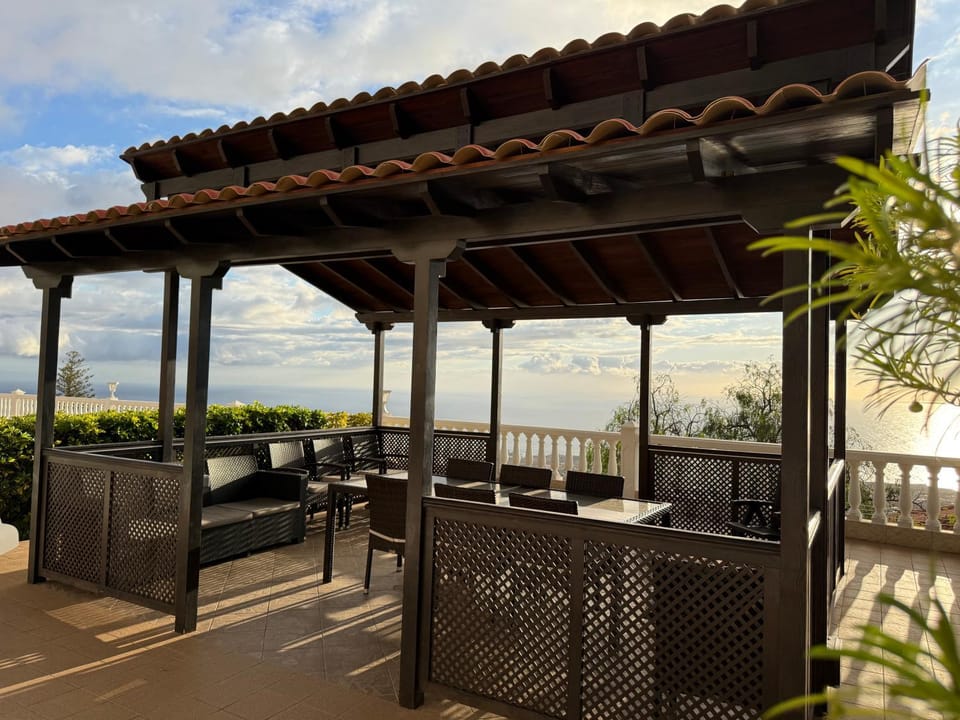 Day, View (from property/room), Balcony/Terrace, Seating area, Dining area