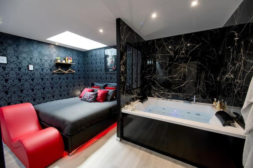 * Love Room jacuzzi * Apartment in Nouvelle-Aquitaine