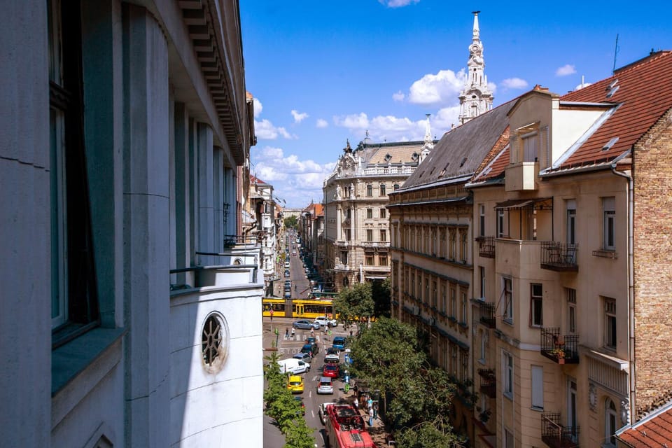 Property building, Balcony/Terrace, Balcony/Terrace, City view, Street view