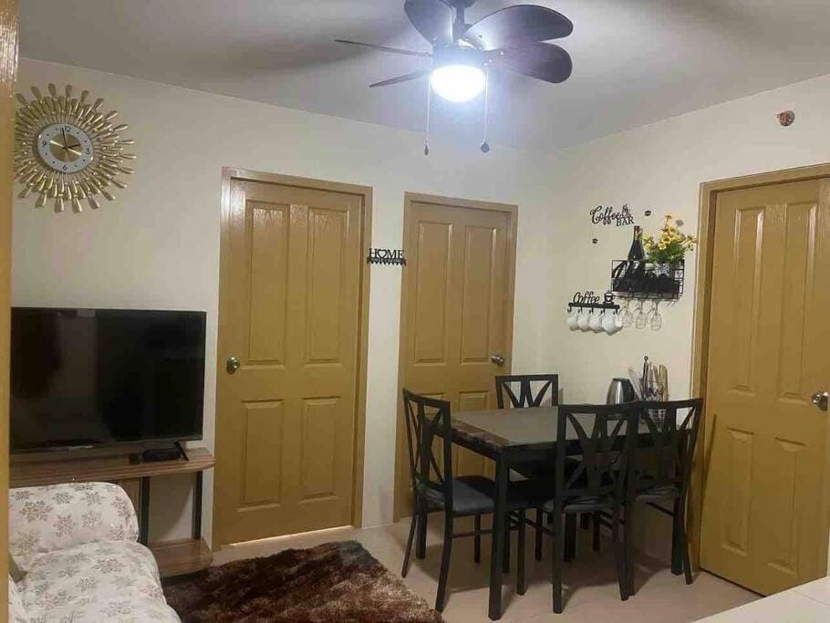 Seating area, Dining area