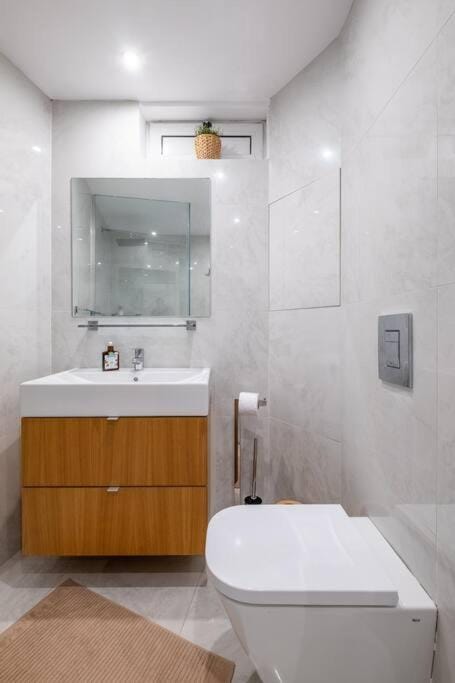 Stunning Luxury 3 Bedroom Apt in the Heart of Town Apartment in Sofia