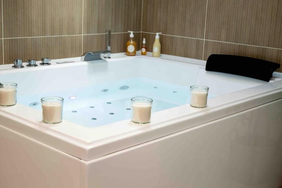 Hot Tub, Bathroom, Spa and wellness centre/facilities, Bath
