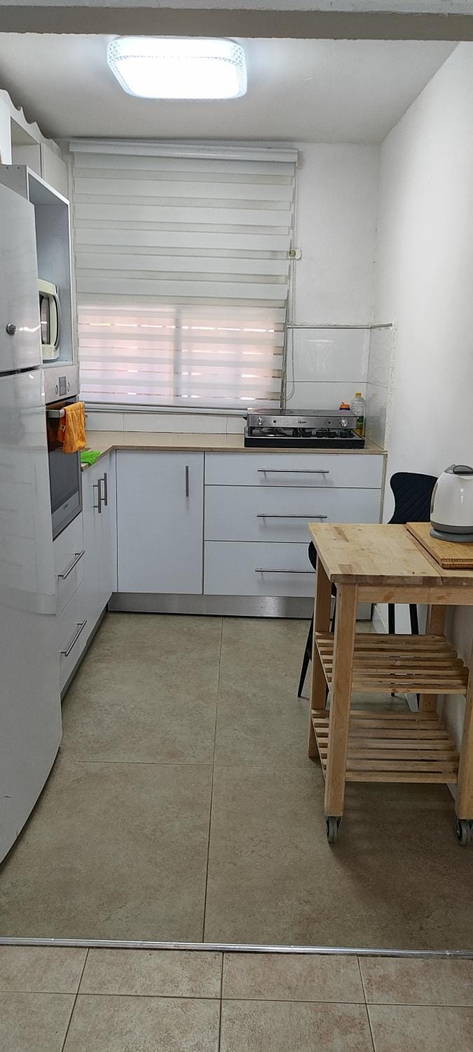 דירה פרטית מהממת מוארת. ממוזגת מרוהטת ומקסימה Apartment in South District