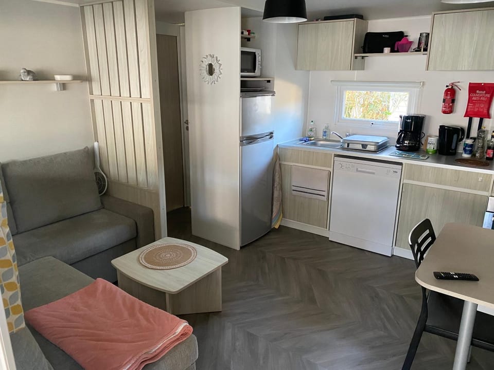 Kitchen or kitchenette, Living room, Dining area, dishwasher, pet friendly, toaster