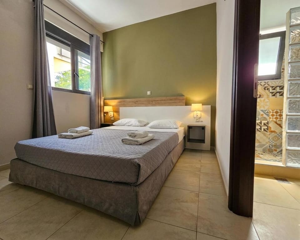 Bed, Photo of the whole room, Bedroom, towels