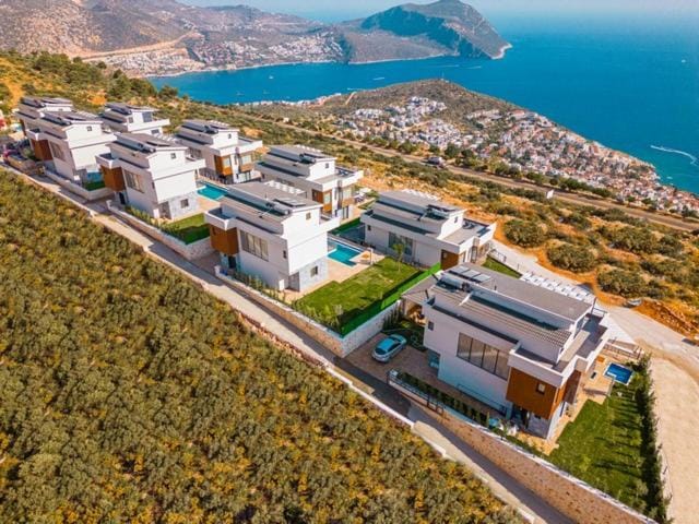 Property building, Natural landscape, View (from property/room), City view, Mountain view, Sea view, Street view