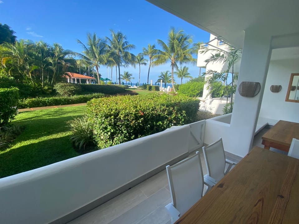 Patio, Day, Natural landscape, Garden, View (from property/room), Balcony/Terrace, Seating area, Garden view