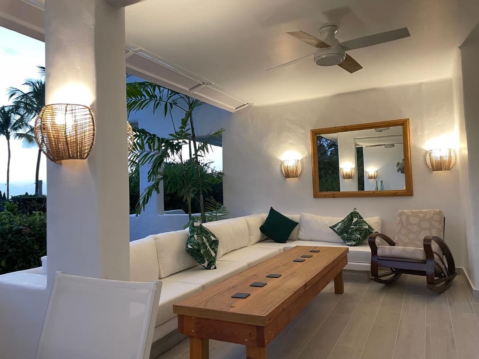 Seating area, fireplace