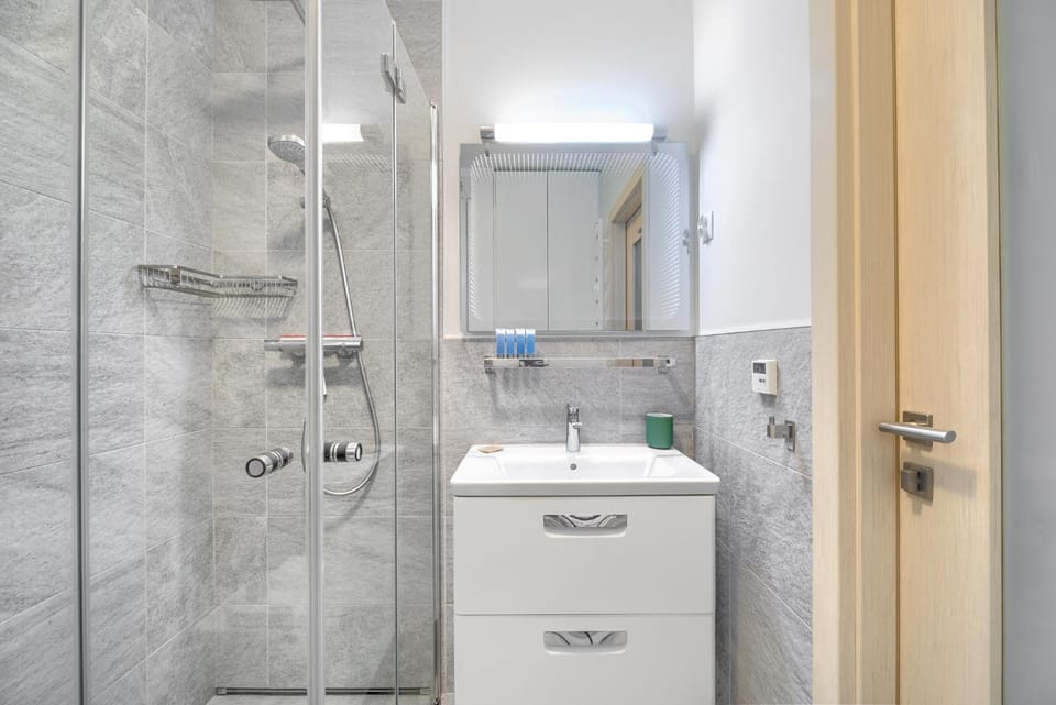 Shower, Bathroom
