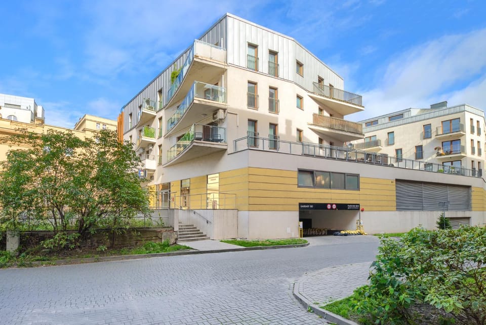 Property building, Neighbourhood