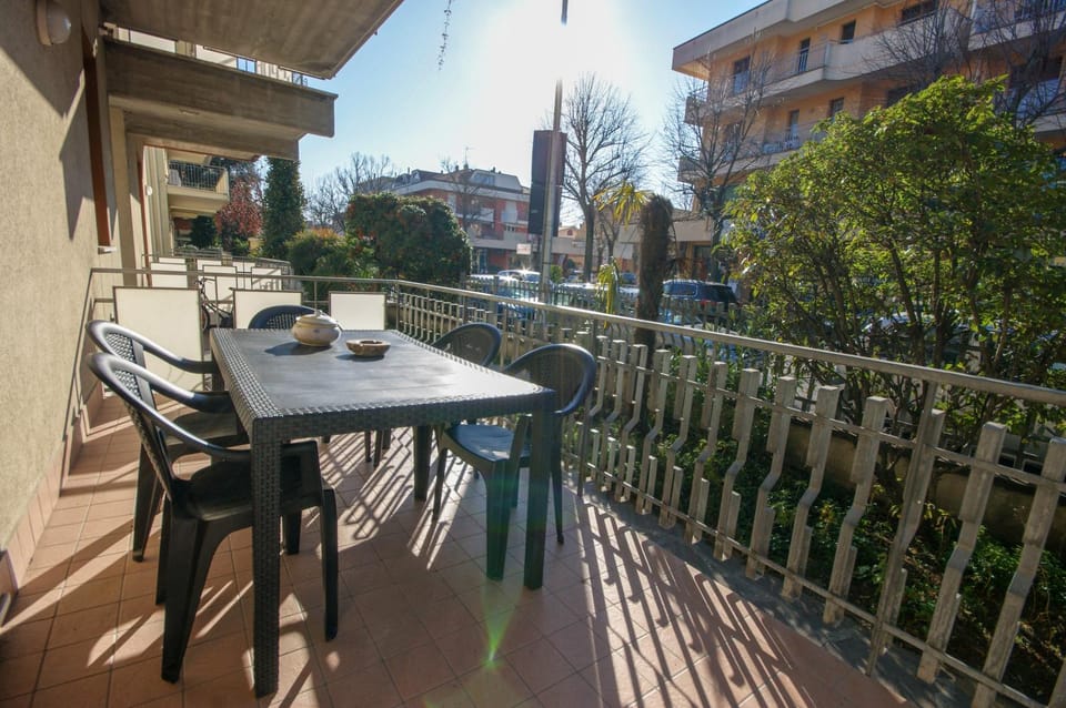 Property building, View (from property/room), Balcony/Terrace, Dining area