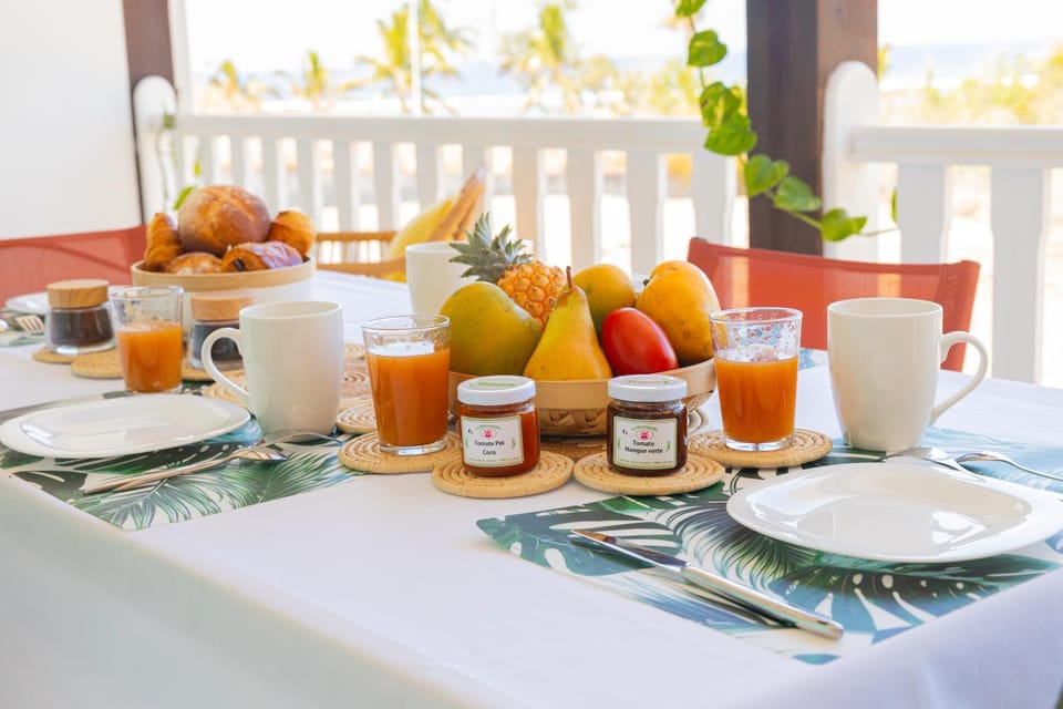 View (from property/room), Balcony/Terrace, Dining area, Garden view, Sea view