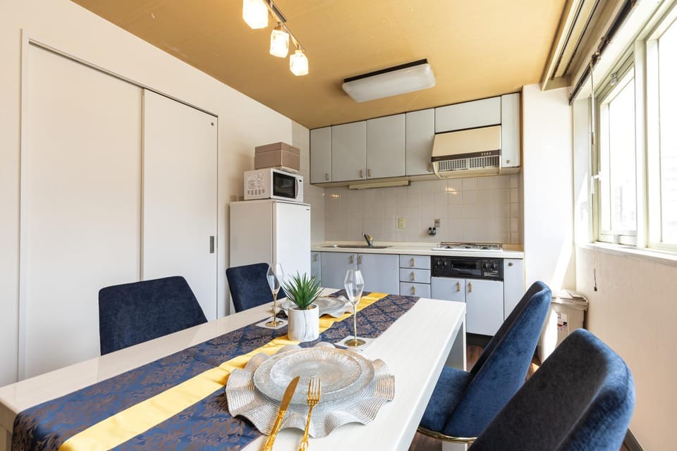 Kitchen or kitchenette, Living room, Seating area, Dining area, minibar, stove