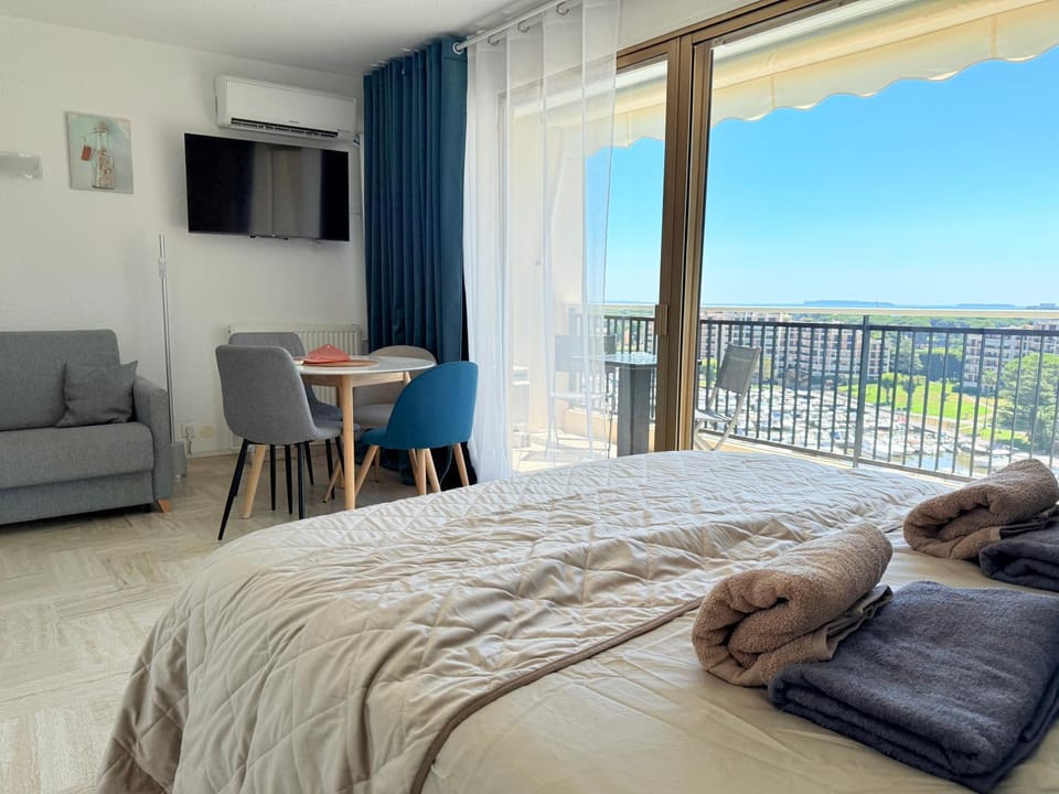 My Resid Appart Cannes marina vue mer Apartment in Mandelieu-La Napoule