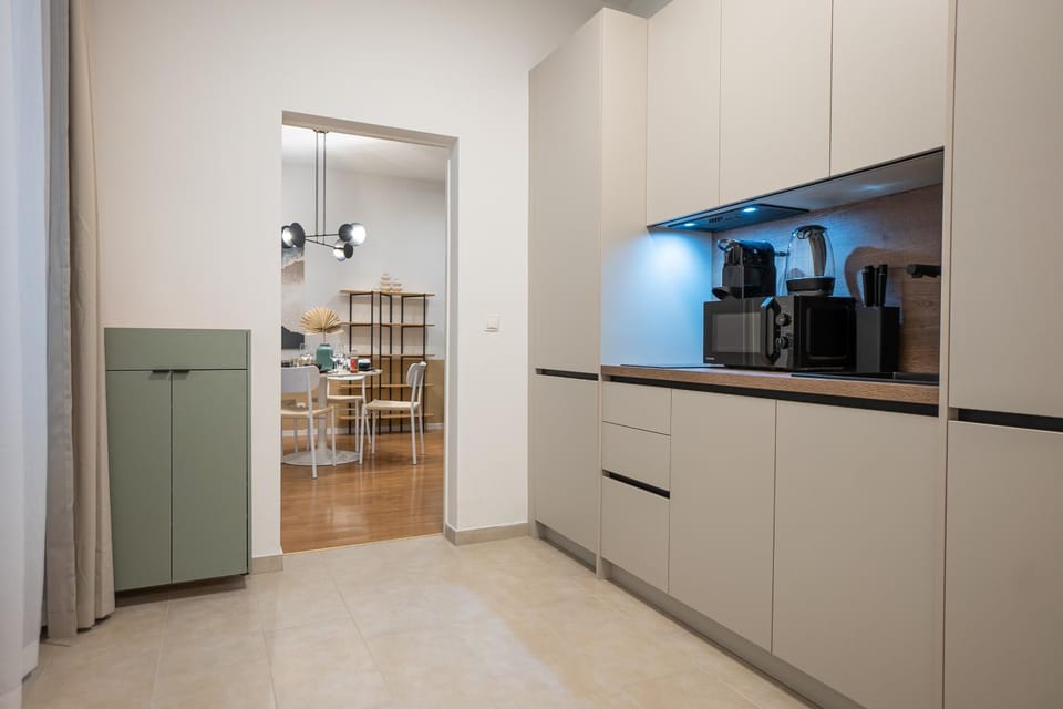 Coffee/tea facilities, Kitchen or kitchenette, Dining area, minibar, pet friendly, stove