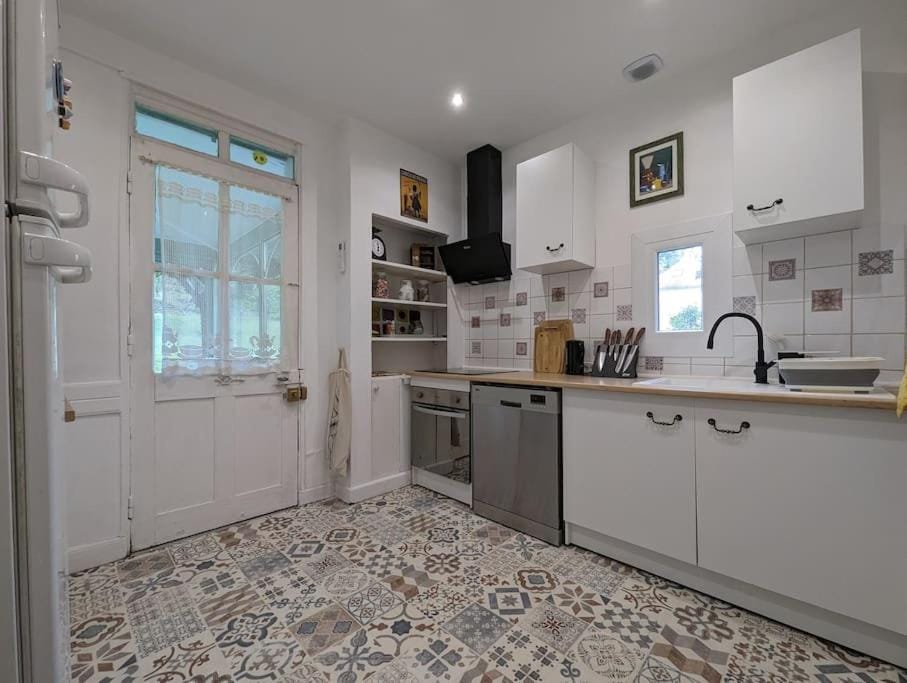 dishwasher, minibar, pet friendly, stove, toaster