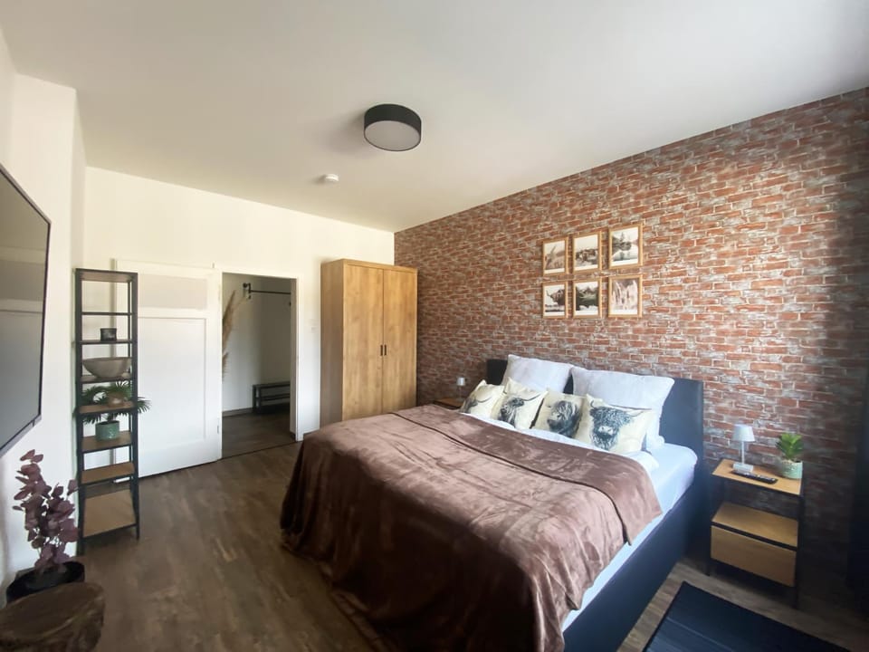 Bed, Photo of the whole room, Bedroom, wardrobe