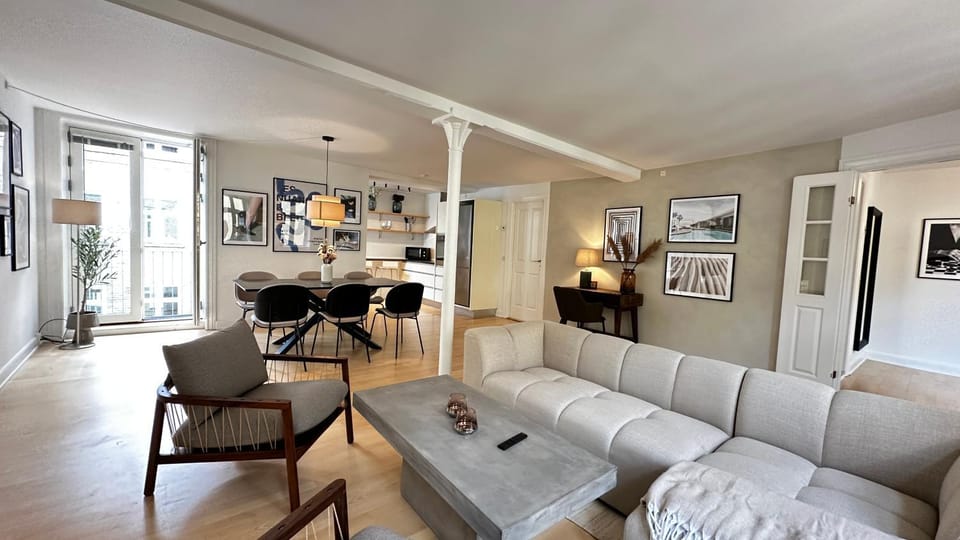 TV and multimedia, Seating area, Dining area