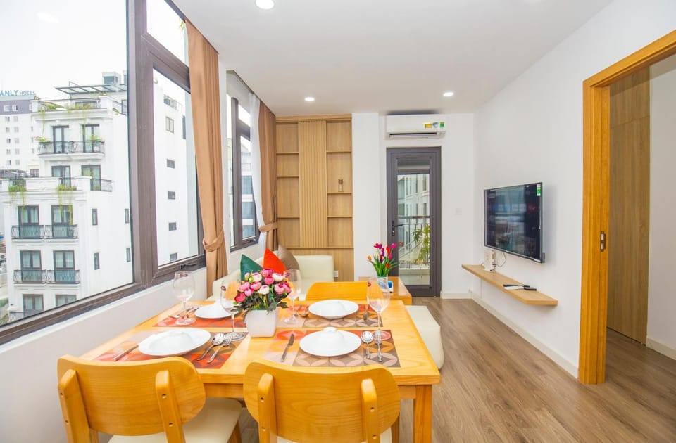 Communal lounge/ TV room, TV and multimedia, Living room, Seating area, Dining area, Evening entertainment