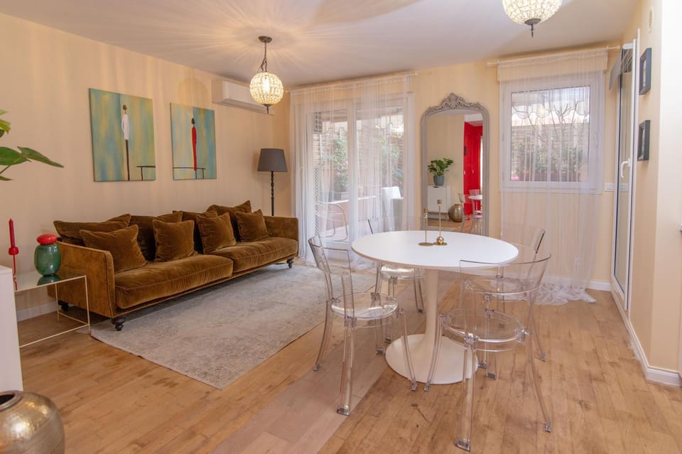 Large magnificent terrace (40 sq.m) Apartment in Nice