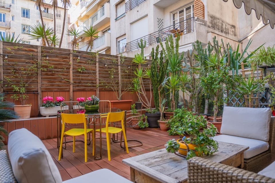 Large magnificent terrace (40 sq.m) Apartment in Nice