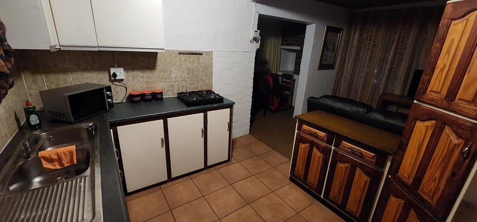 Coffee/tea facilities, Kitchen or kitchenette, minibar, stove