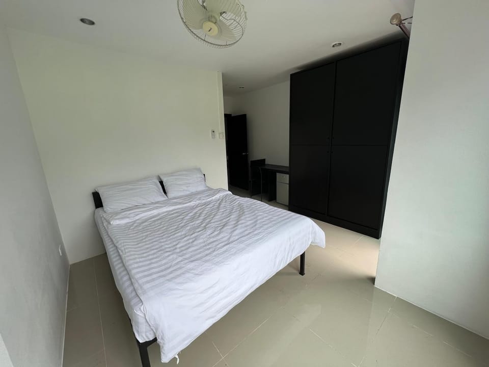 Bed, Photo of the whole room, Bedroom, wardrobe