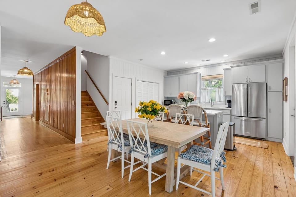 Chasing Waves | Heated Pool | 3 Min Beach House in Edisto Beach