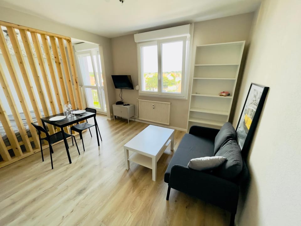 TV and multimedia, Living room, Seating area, Dining area, hair dresser