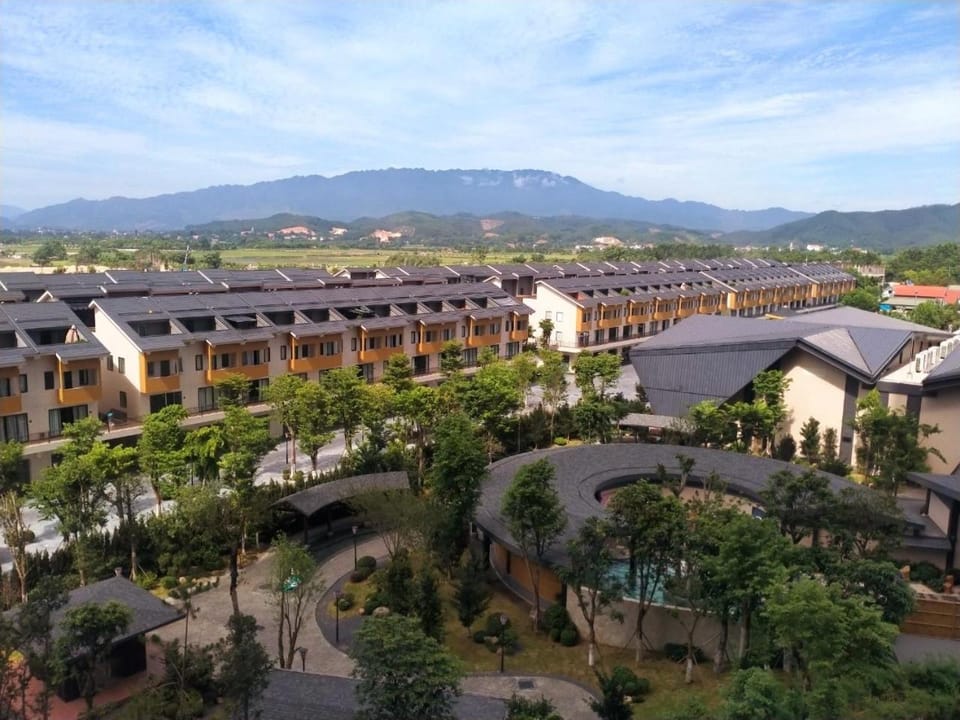 Day, Neighbourhood, Natural landscape, Bird's eye view, Mountain view