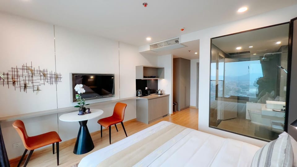 TV and multimedia, Photo of the whole room, Seating area, Bedroom, minibar