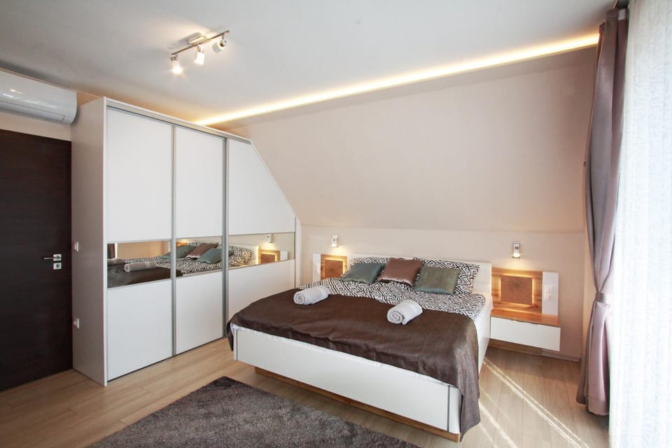 Bedroom, towels, wardrobe, air conditioner