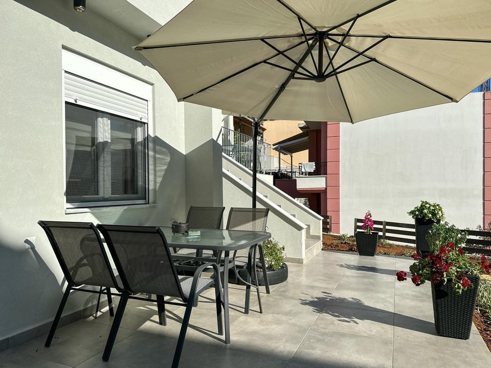Property building, Patio, Day, Natural landscape, Garden, View (from property/room), Balcony/Terrace, Balcony/Terrace